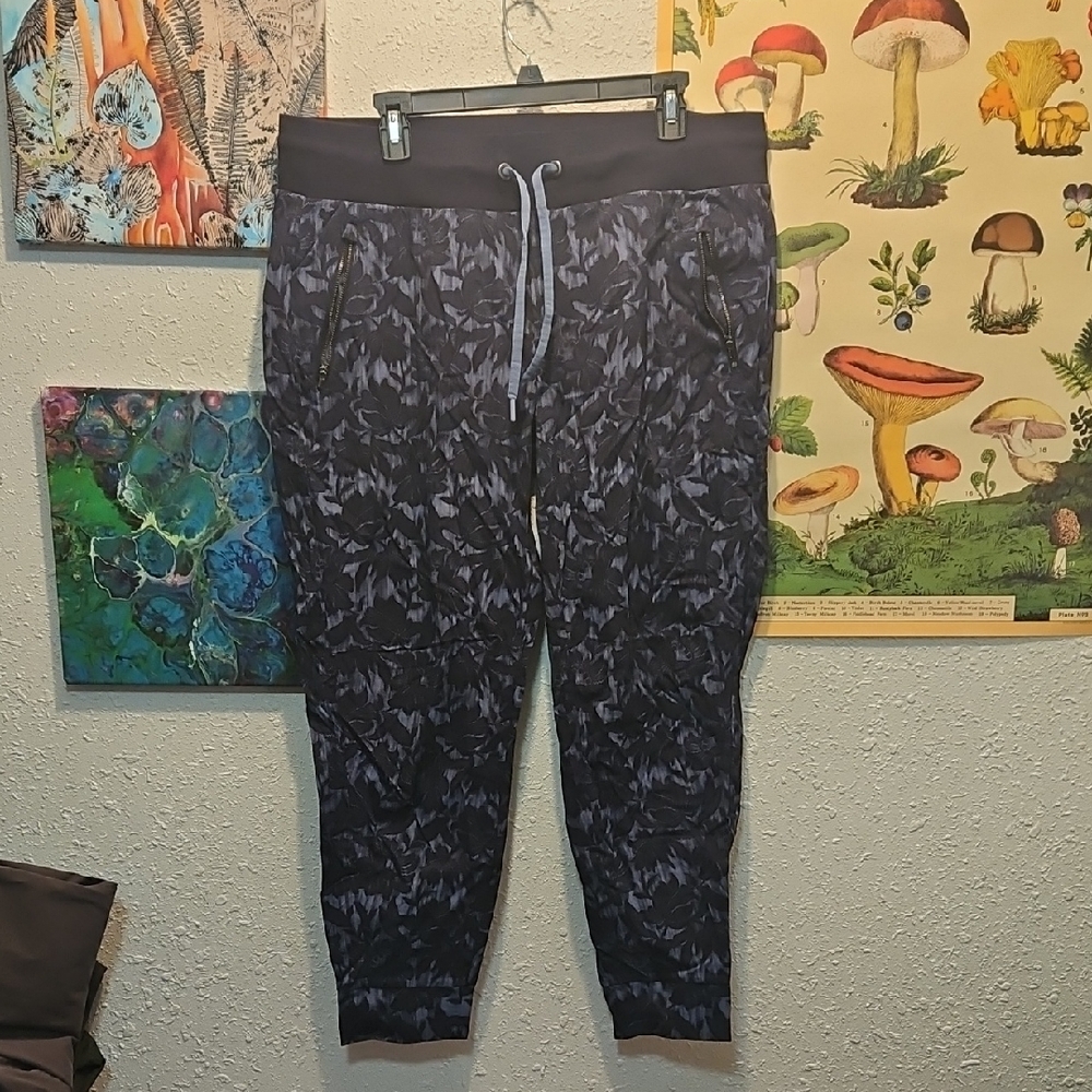 EUC Athleta Trekkie North Joggers Floral Womens 16